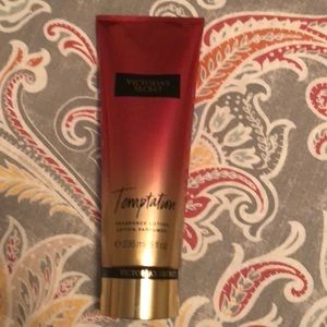 NWT Vitoria Secret lotion